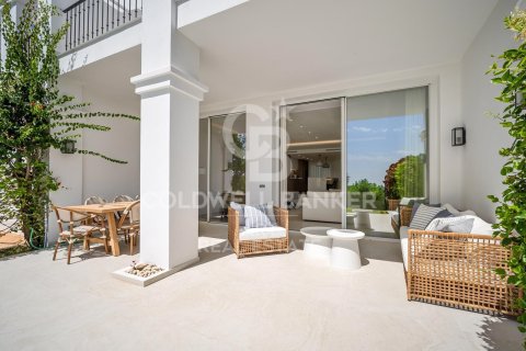 Kaupunkipientalo myytävänä Benahavis, Malaga, Espanja, 4 makuuhuonetta, 198 m2 No. 158180 - kuva 2