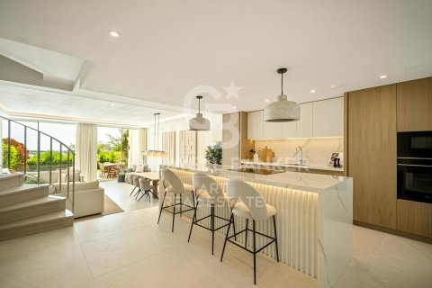 Kaupunkipientalo myytävänä Benahavis, Malaga, Espanja, 4 makuuhuonetta, 198 m2 No. 158180 - kuva 5