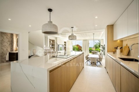 Kaupunkipientalo myytävänä Benahavis, Malaga, Espanja, 4 makuuhuonetta, 198 m2 No. 158180 - kuva 6