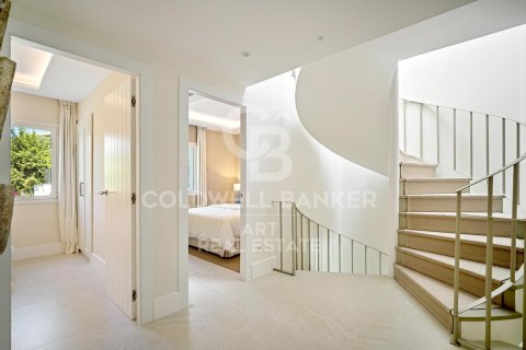 Kaupunkipientalo myytävänä Benahavis, Malaga, Espanja, 4 makuuhuonetta, 198 m2 No. 158180 - kuva 7