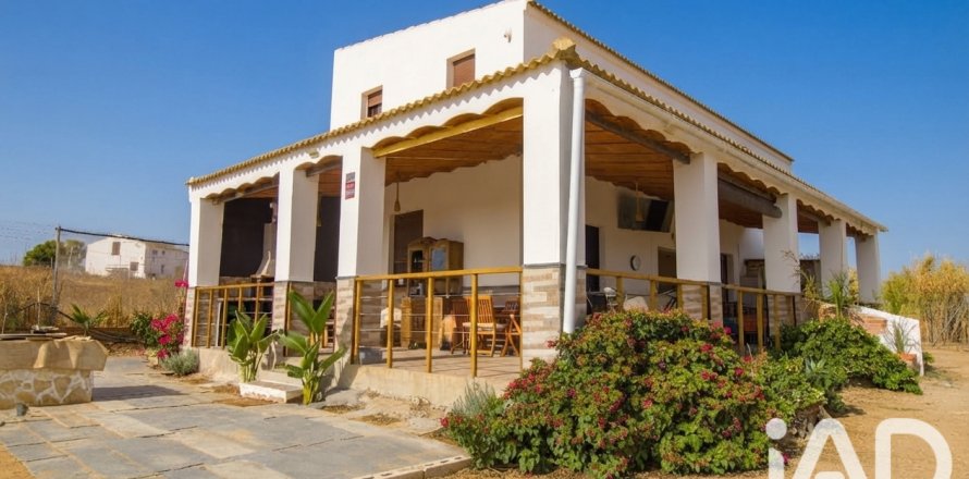 House in Lepe, Huelva, Spanien 5 Schlafzimmer, 164 m2 Nr. 196628