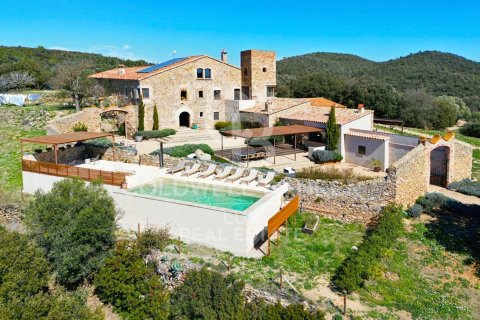 House for sale in Girona, Spain 12 bedrooms, 1152 sq.m. No. 160187 - photo 1