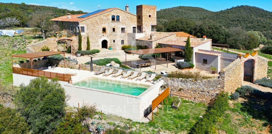 House in Girona, Spain 12 bedrooms, 1152 sq.m. No. 160187