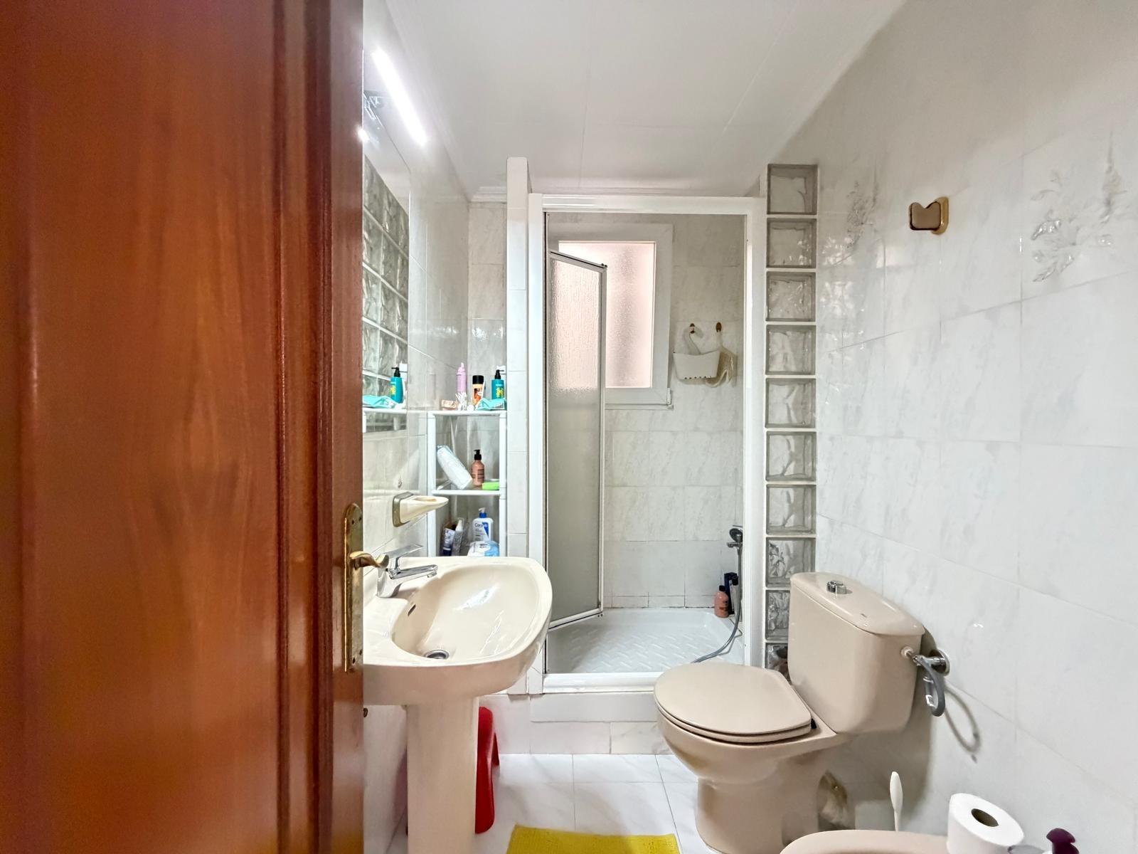 Apartment in Torrevieja, Alicante, Spain 3 bedrooms, 81 sq.m. No. 183090