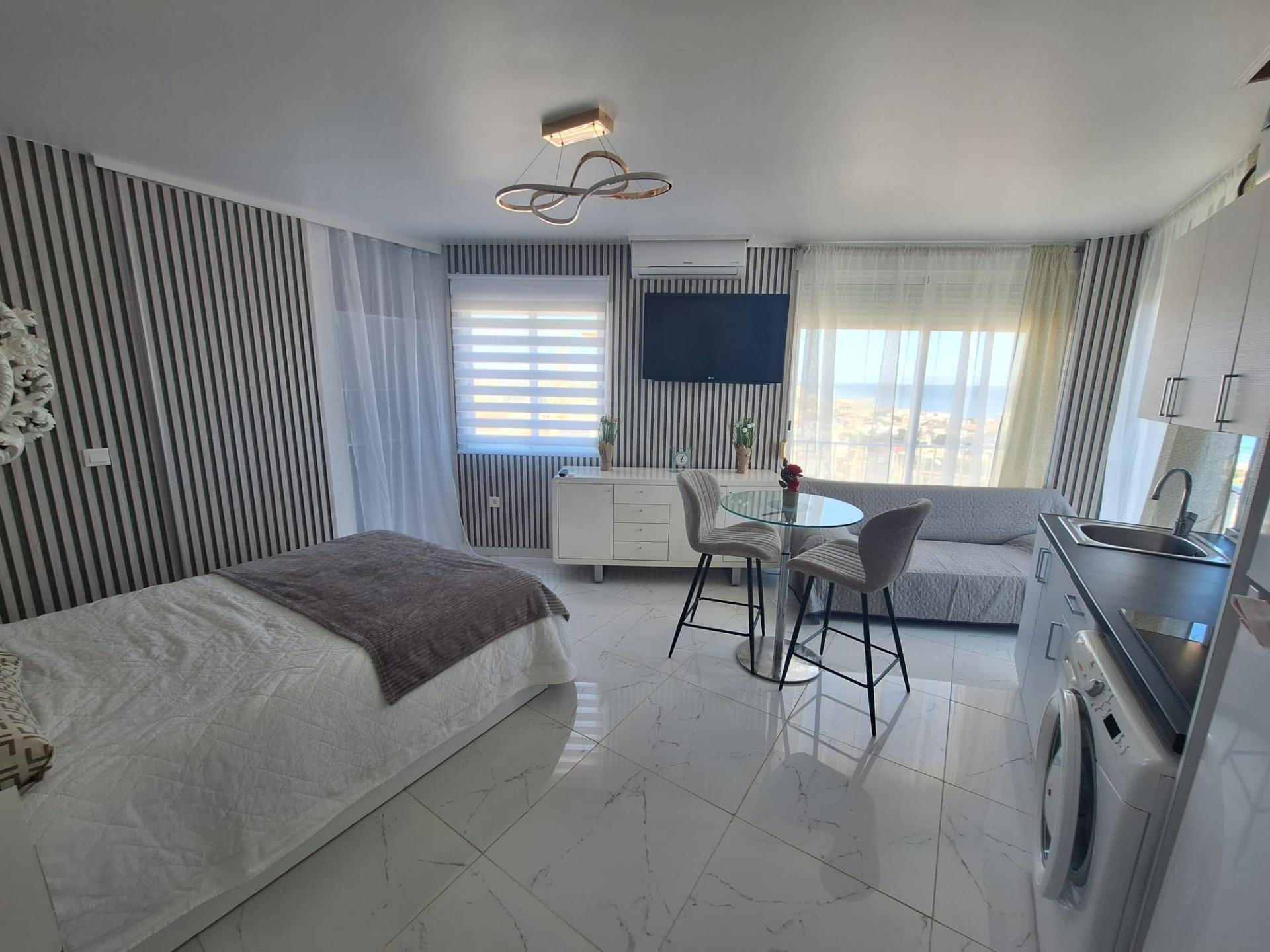 Apartment à Torrevieja, Alicante, Espagne 33 m2 No. 182938