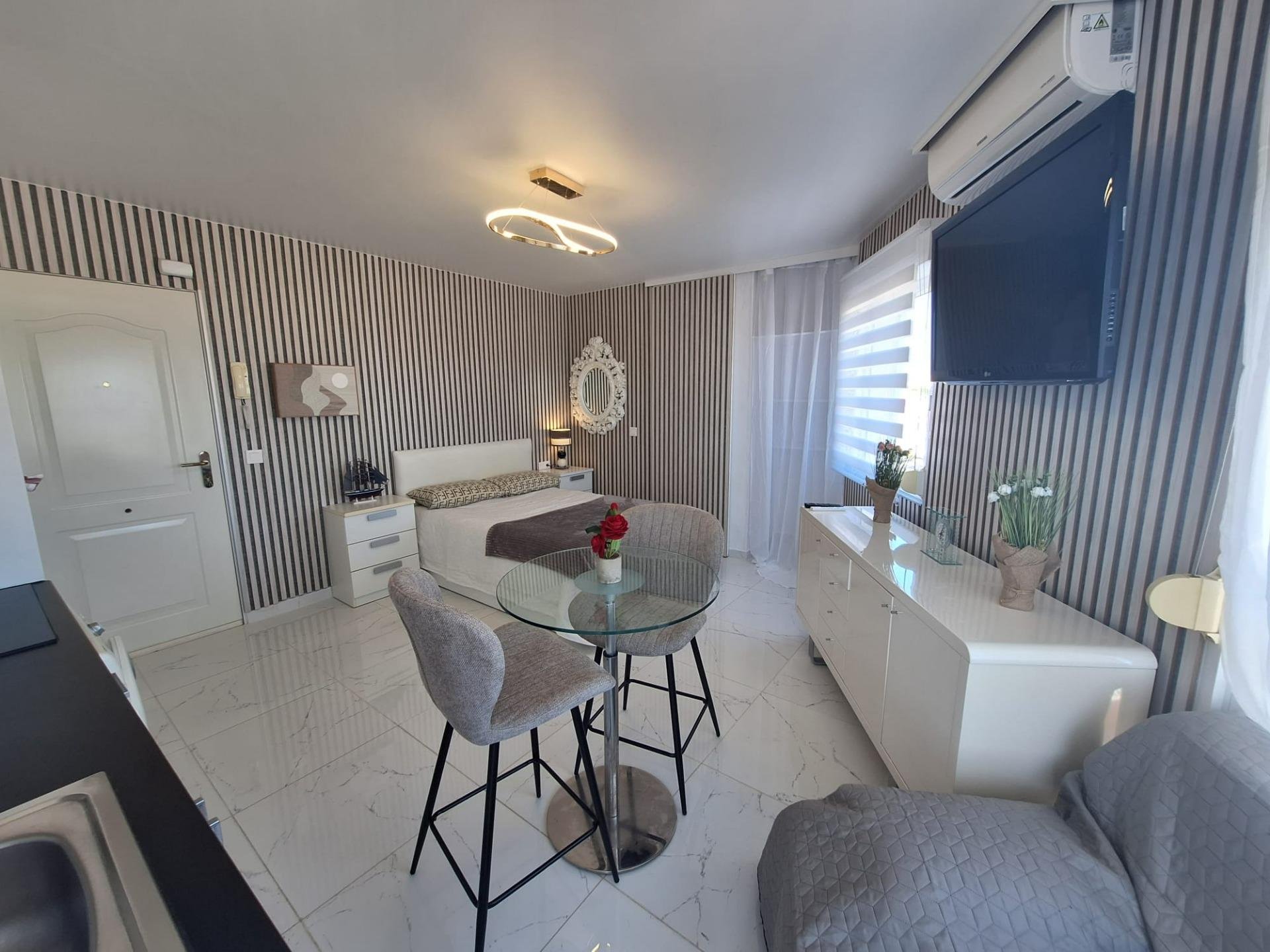 Apartment à Torrevieja, Alicante, Espagne 33 m2 No. 182938