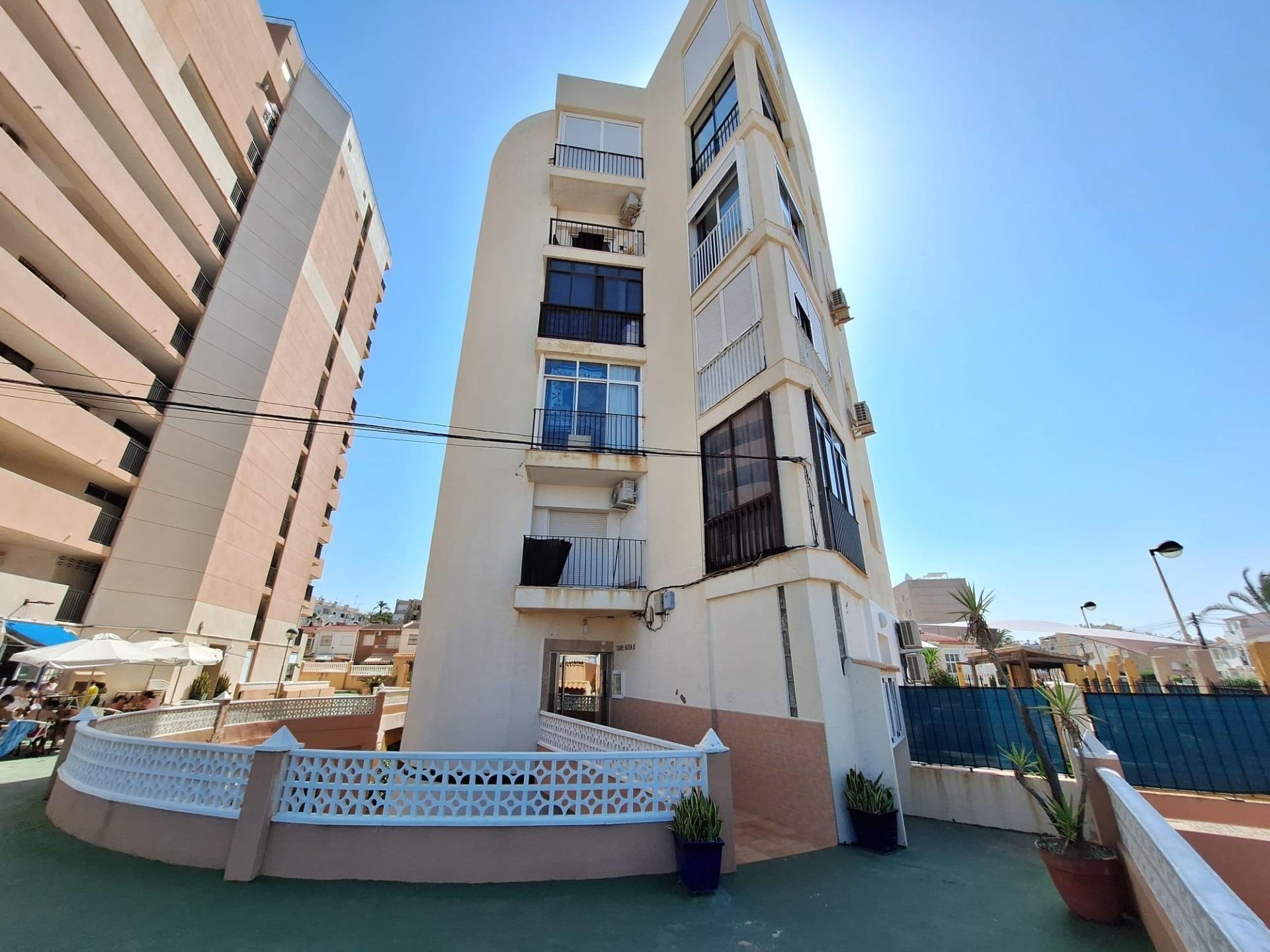 Apartment à Torrevieja, Alicante, Espagne 33 m2 No. 182938