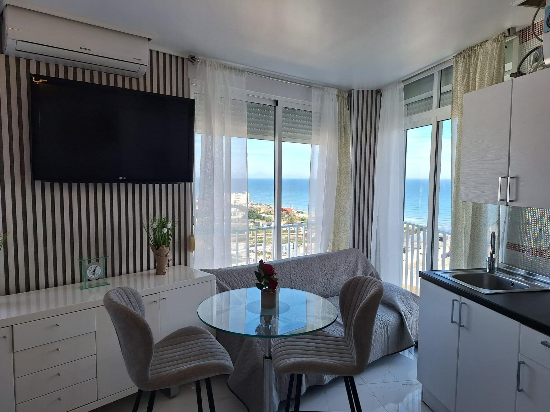 Apartment à Torrevieja, Alicante, Espagne 33 m2 No. 182938