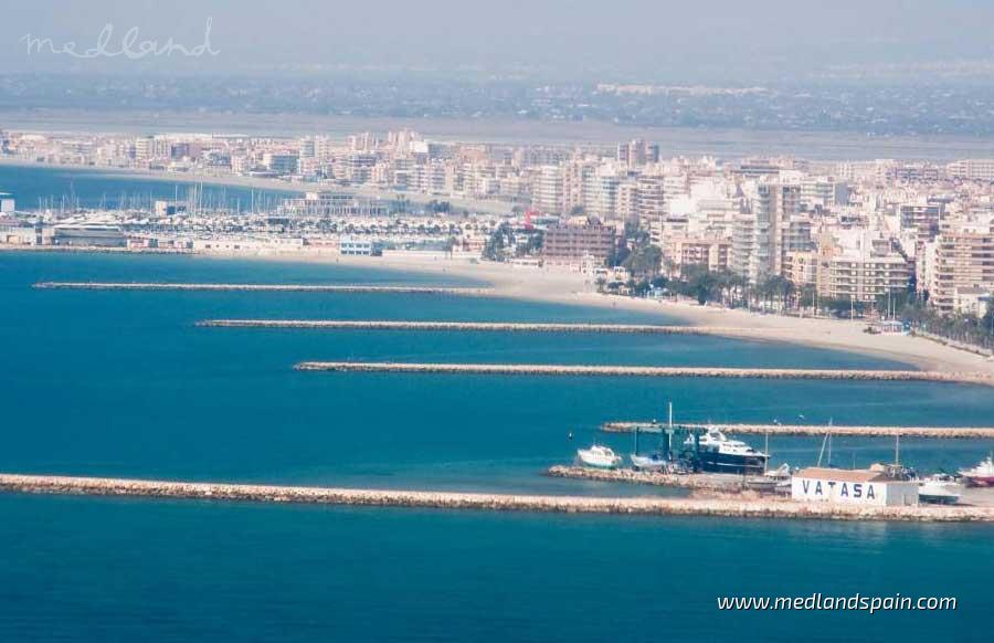 Apartment à Santa Pola, Alicante, Espagne 2 chambres, 70 m2 No. 182621