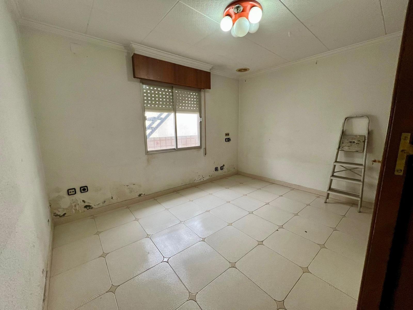 Apartment in Torrevieja, Alicante, Spain 4 bedrooms, 112 sq.m. No. 182971