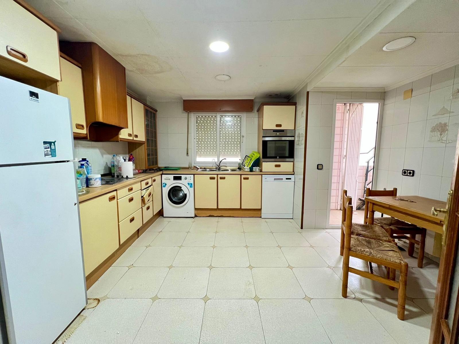 Apartment in Torrevieja, Alicante, Spain 4 bedrooms, 112 sq.m. No. 182971