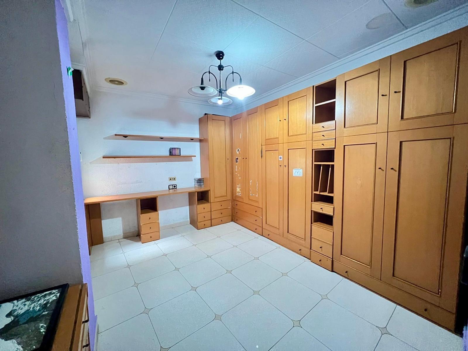 Apartment in Torrevieja, Alicante, Spain 4 bedrooms, 112 sq.m. No. 182971