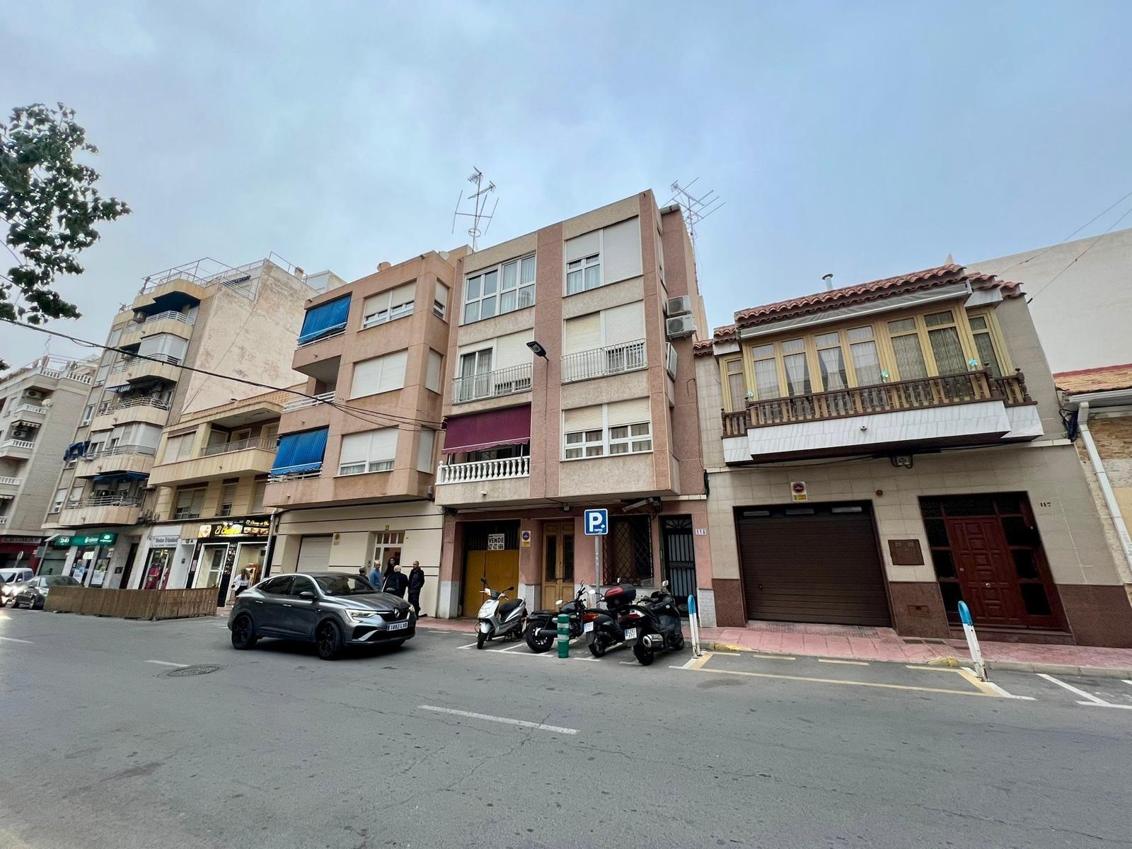 Apartment in Torrevieja, Alicante, Spain 4 bedrooms, 112 sq.m. No. 182971