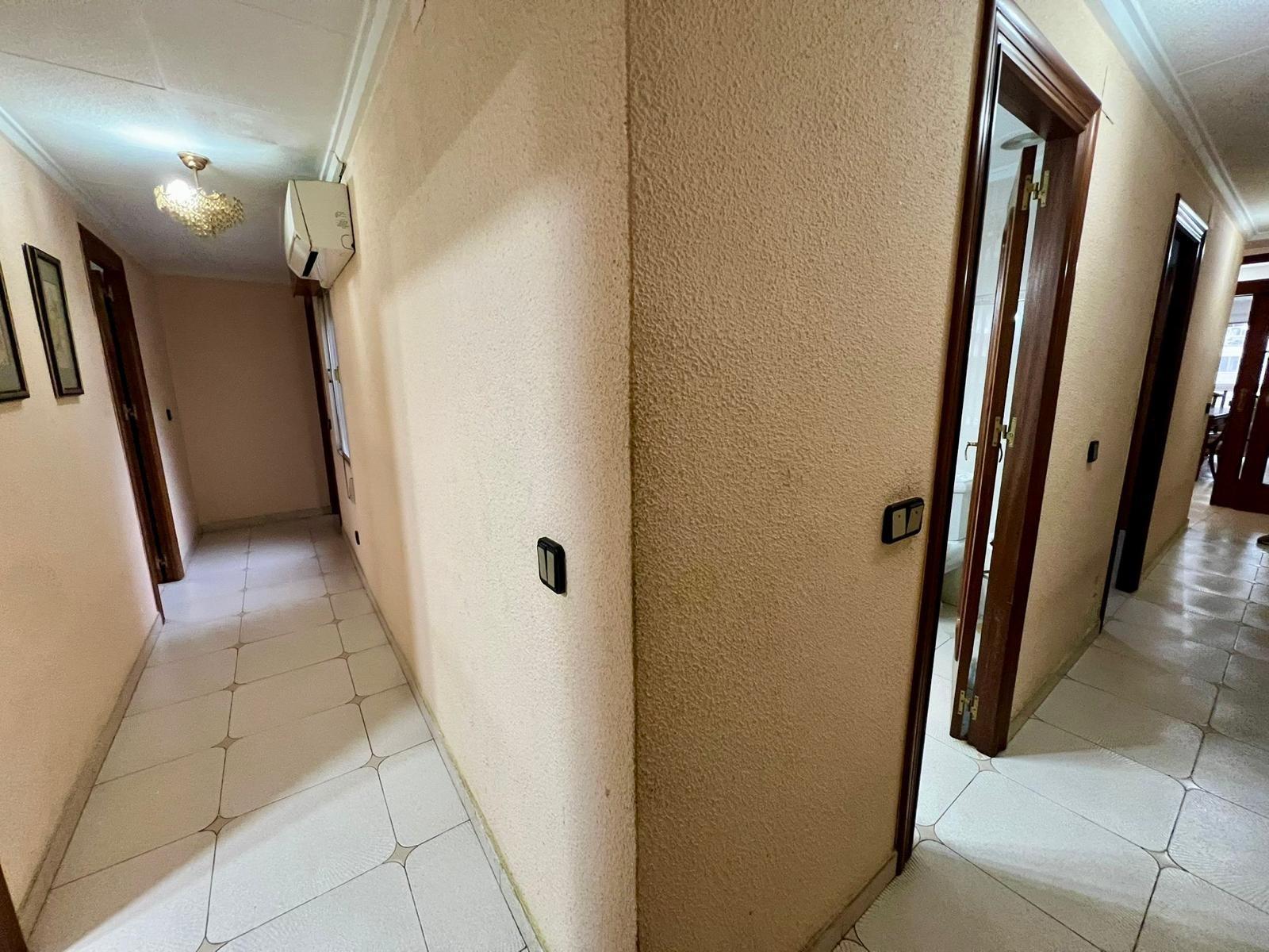 Apartment in Torrevieja, Alicante, Spain 4 bedrooms, 112 sq.m. No. 182971
