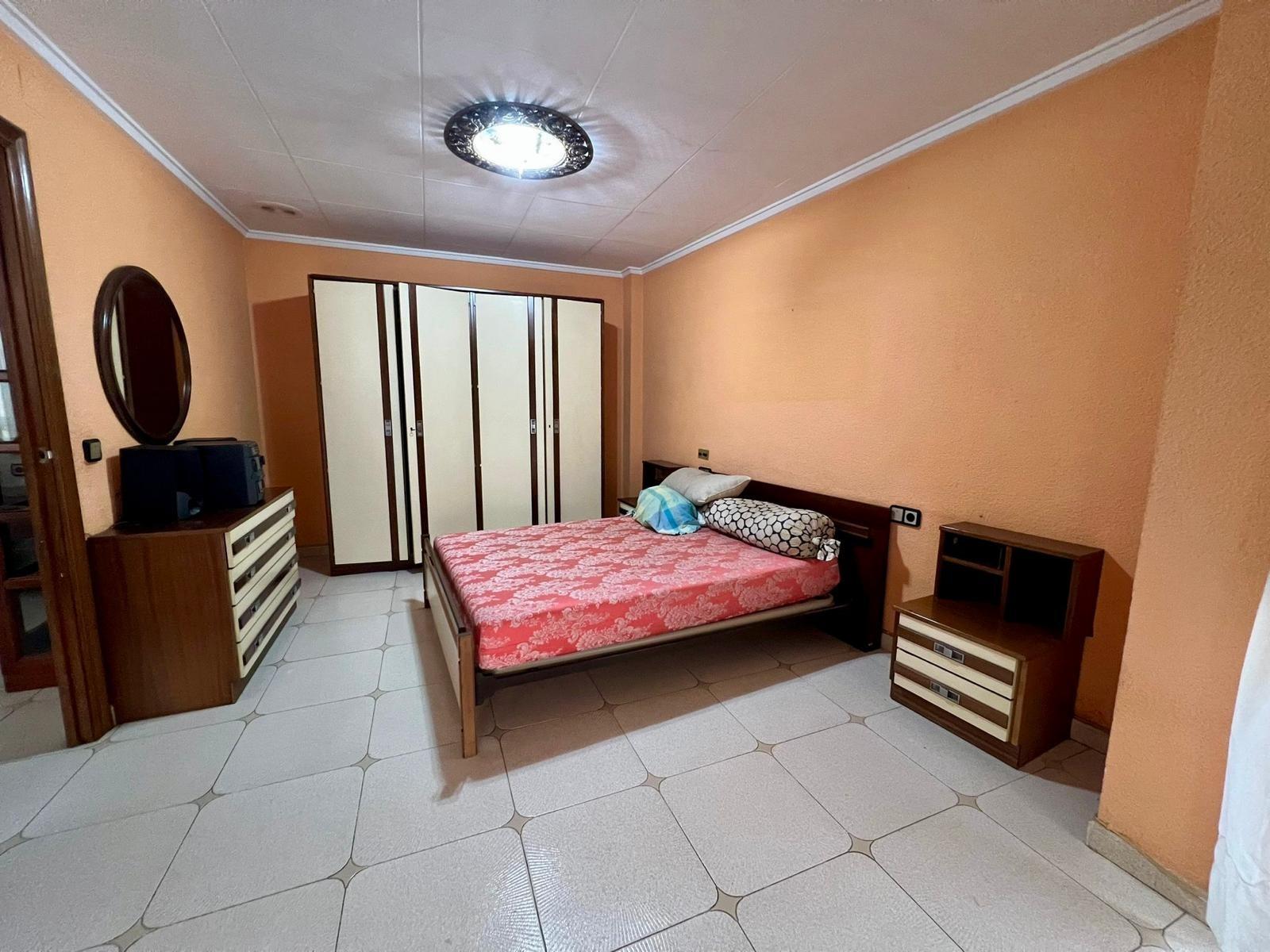 Apartment in Torrevieja, Alicante, Spain 4 bedrooms, 112 sq.m. No. 182971