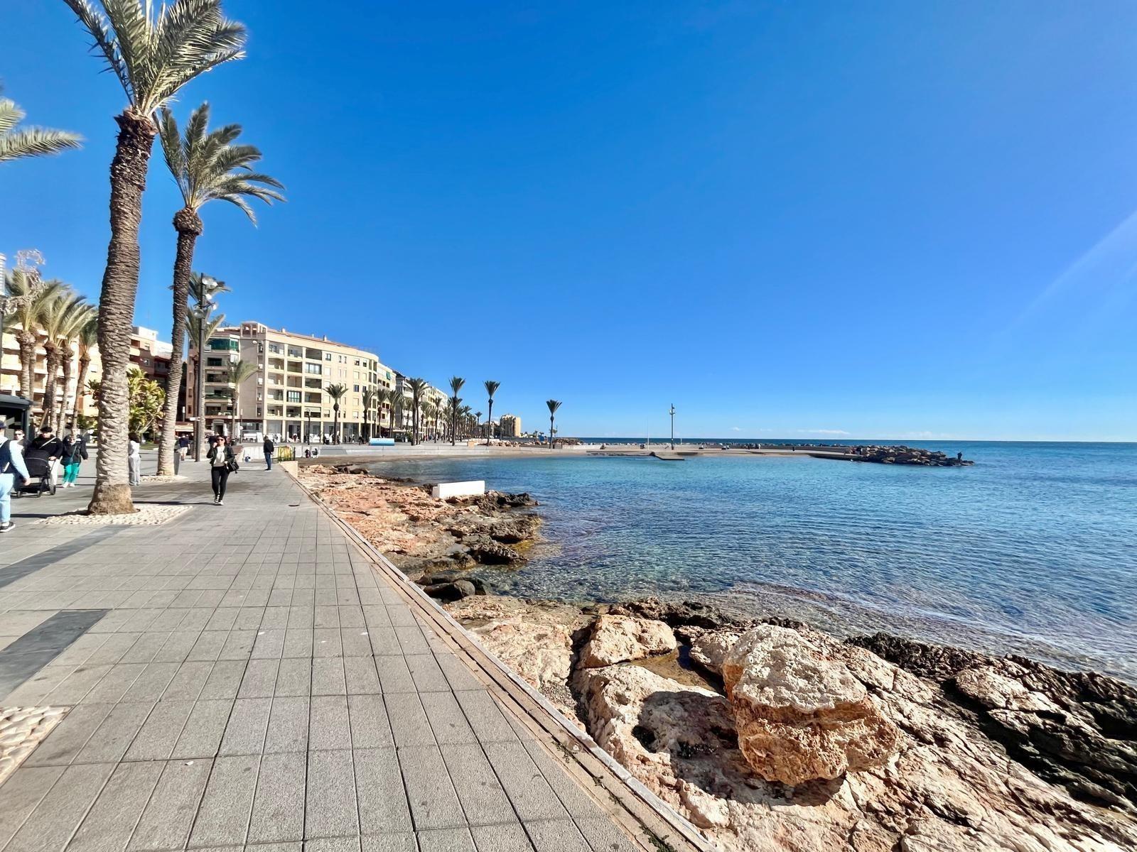 Apartment in Torrevieja, Alicante, Spain 4 bedrooms, 112 sq.m. No. 182971