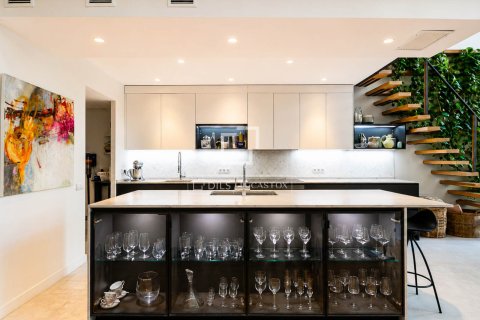 Villa zum Verkauf in Barcelona, Spanien 6 Schlafzimmer, 339 m2 Nr. 192674 - Foto 18