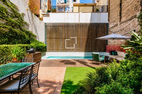 Villa zum Verkauf in Barcelona, Spanien 6 Schlafzimmer, 339 m2 Nr. 192674 - Foto 9