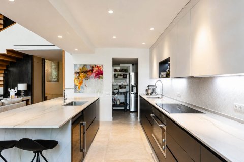 Villa zum Verkauf in Barcelona, Spanien 6 Schlafzimmer, 339 m2 Nr. 192674 - Foto 13