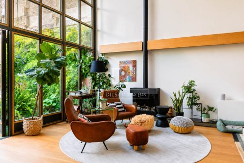 Villa zum Verkauf in Barcelona, Spanien 6 Schlafzimmer, 339 m2 Nr. 192674 - Foto 2