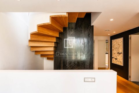 Villa zum Verkauf in Barcelona, Spanien 6 Schlafzimmer, 339 m2 Nr. 192674 - Foto 25