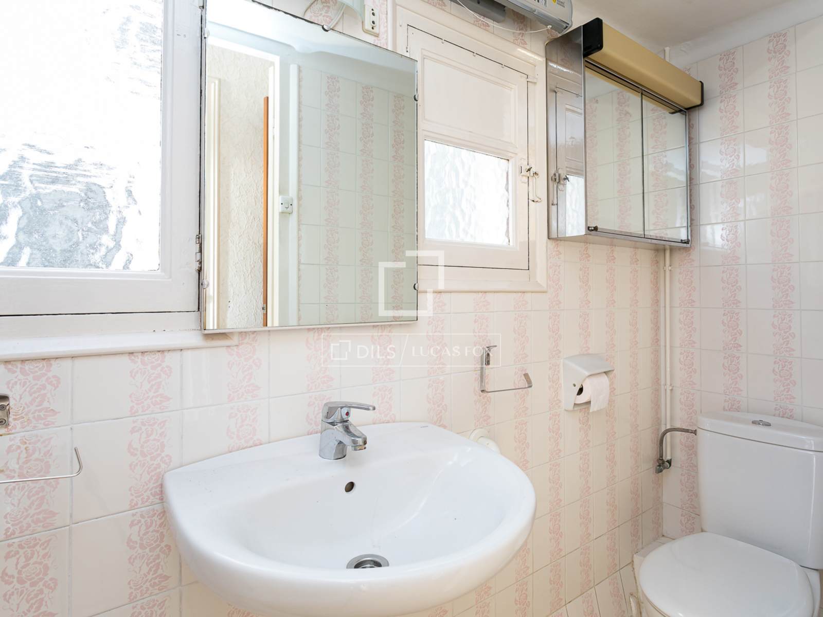 Huoneisto Barcelona, Espanja 4 makuuhuonetta, 81 m2 No. 192678