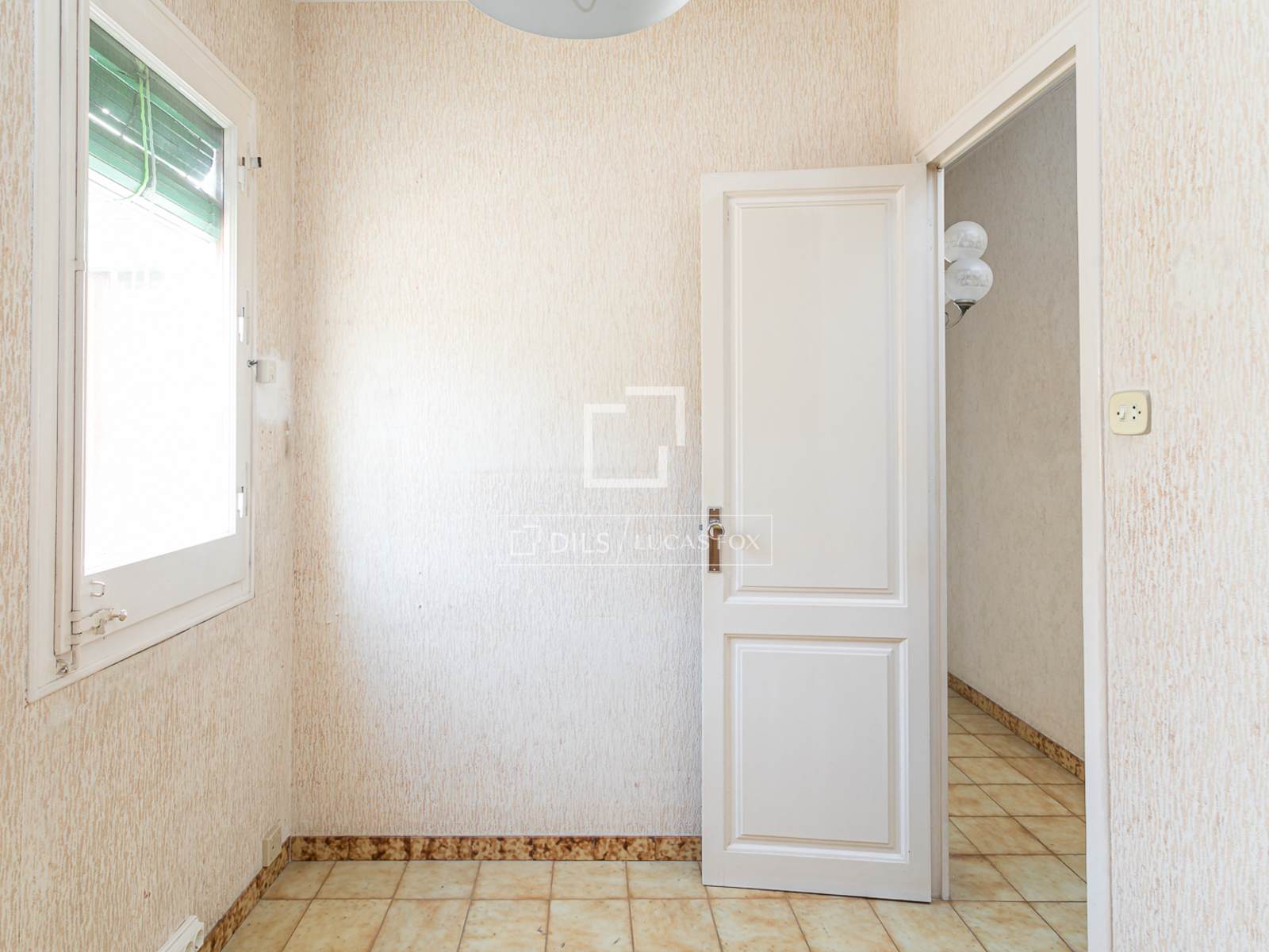 Huoneisto Barcelona, Espanja 4 makuuhuonetta, 81 m2 No. 192678