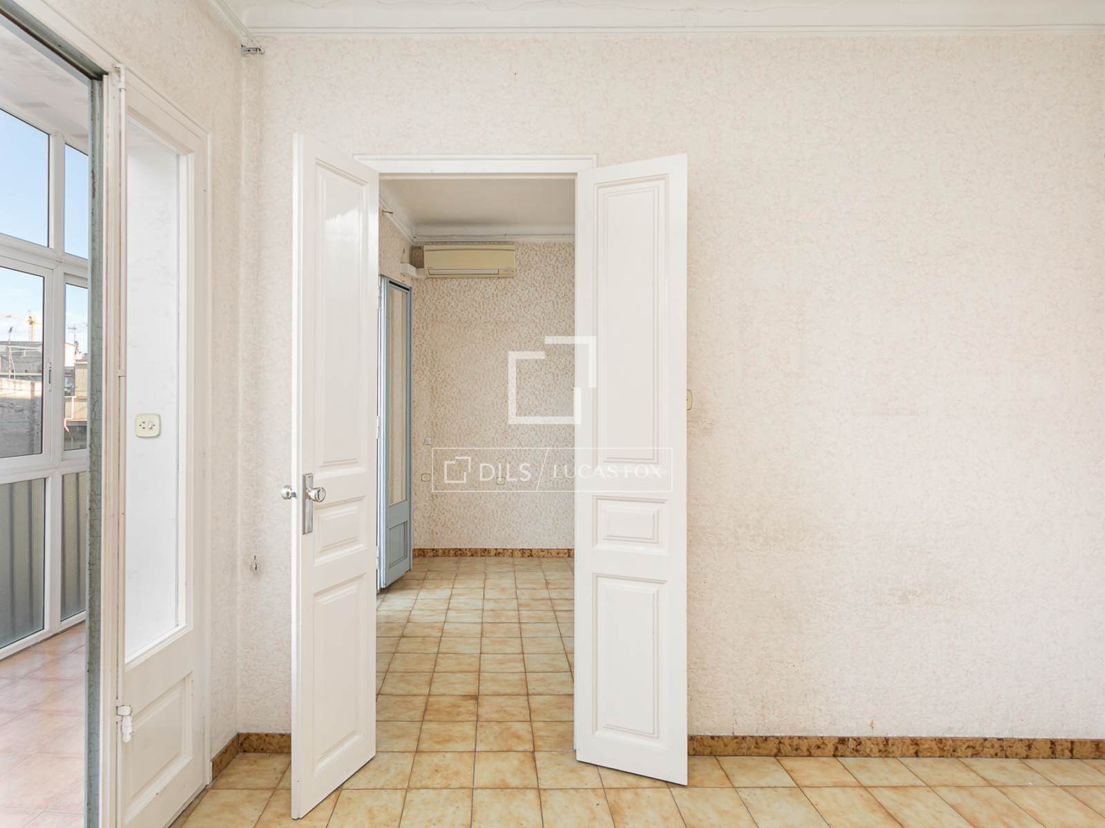 Huoneisto Barcelona, Espanja 4 makuuhuonetta, 81 m2 No. 192678