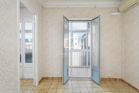 Apartamento en Barcelona, España 4 dormitorios, 81 m2 No. 192678