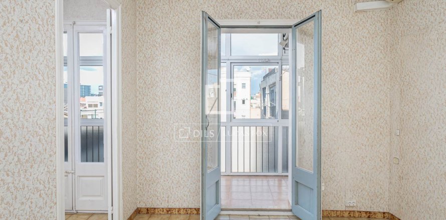 Apartamento en Barcelona, España 4 dormitorios, 81 m2 No. 192678