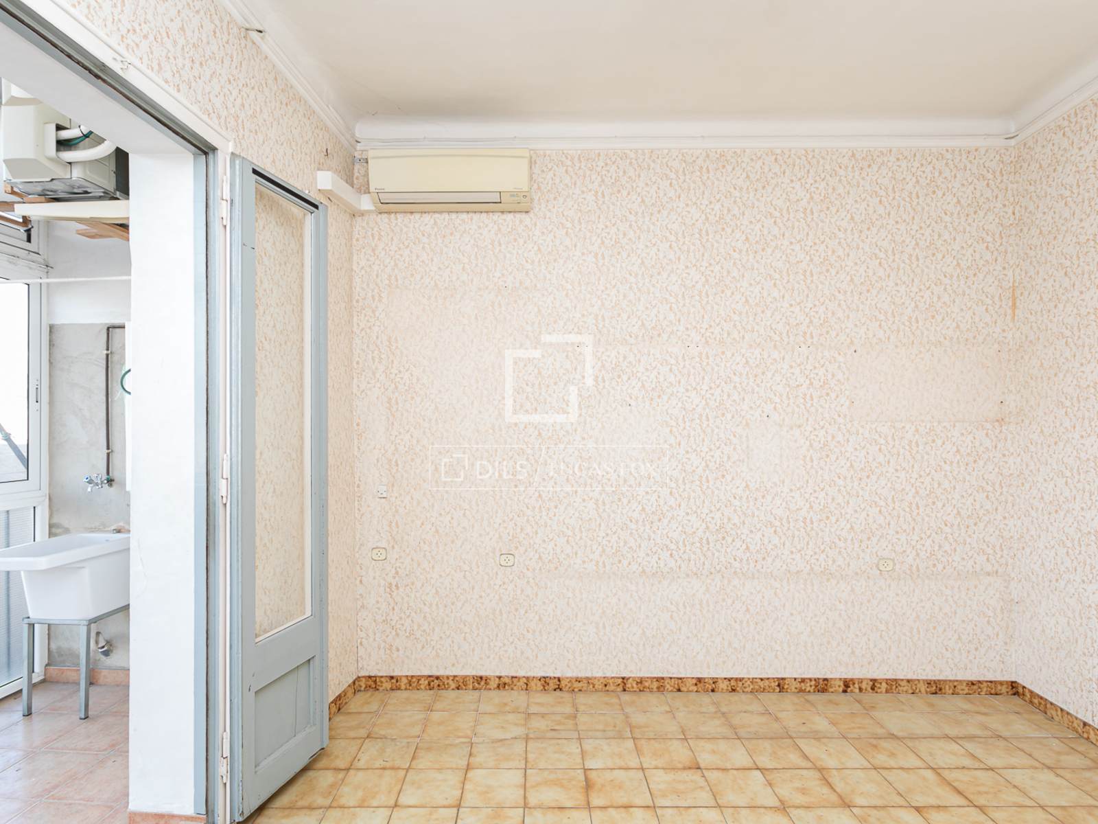 Huoneisto Barcelona, Espanja 4 makuuhuonetta, 81 m2 No. 192678