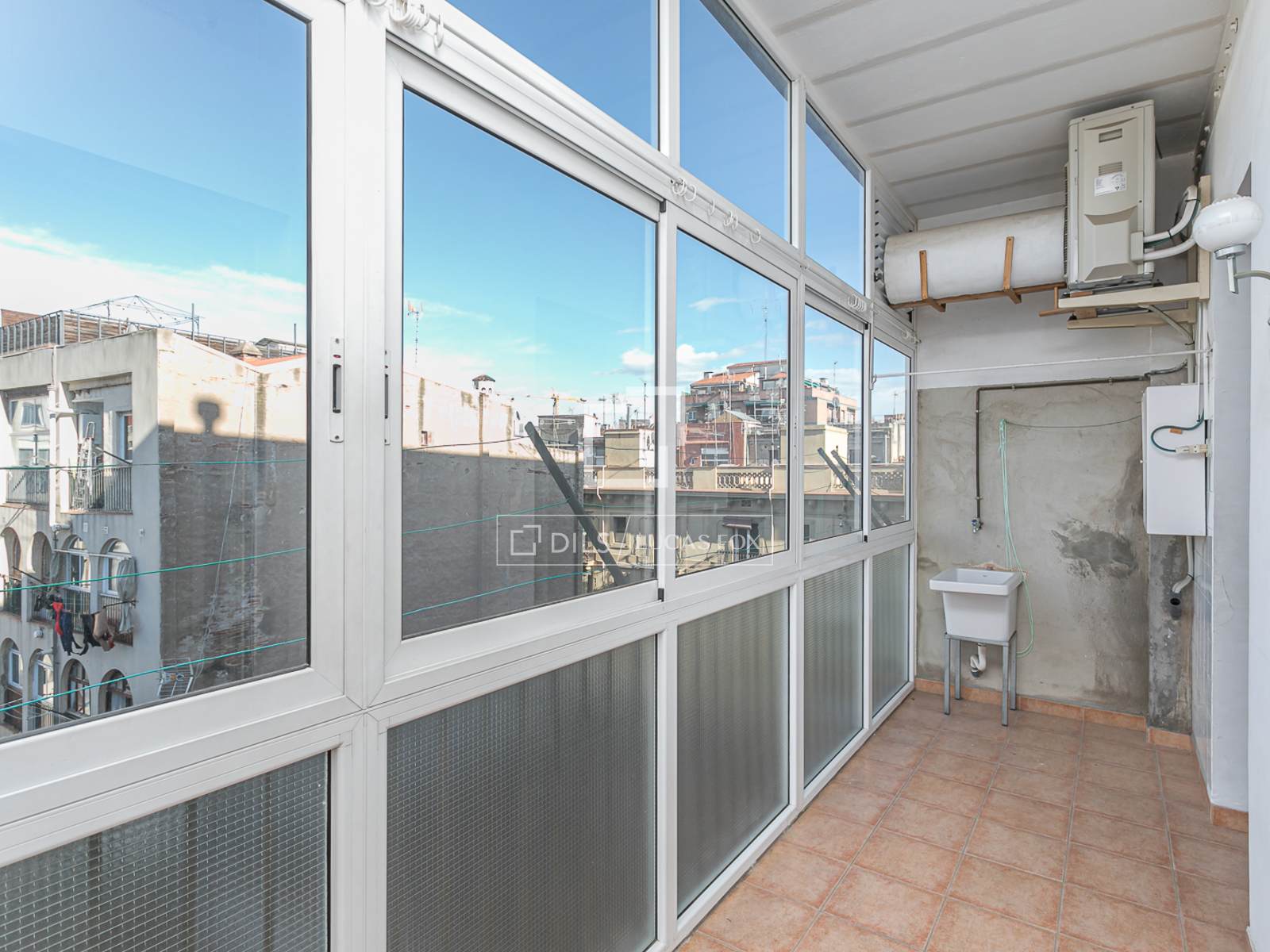 Huoneisto Barcelona, Espanja 4 makuuhuonetta, 81 m2 No. 192678