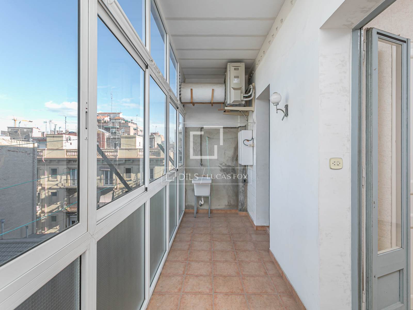 Huoneisto Barcelona, Espanja 4 makuuhuonetta, 81 m2 No. 192678