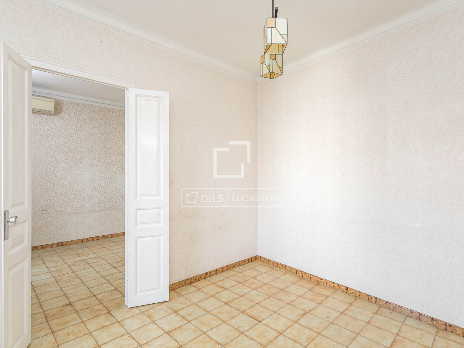 Huoneisto Barcelona, Espanja 4 makuuhuonetta, 81 m2 No. 192678
