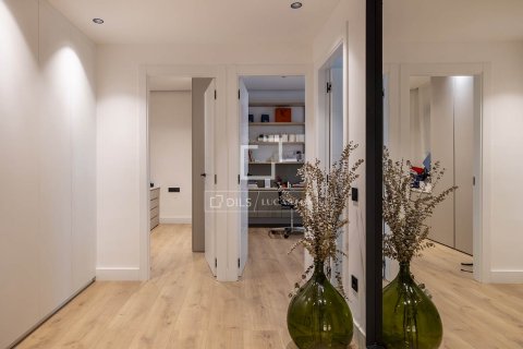 Apartment for sale in Barcelona, Spain 6 bedrooms, 201 sq.m. No. 192675 - photo 19