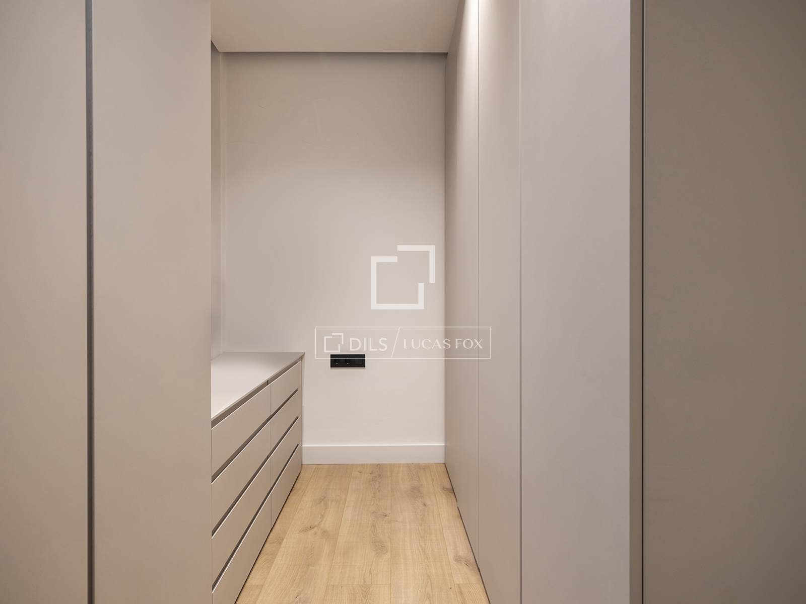 Huoneisto Barcelona, Espanja 6 makuuhuonetta, 201 m2 No. 192675