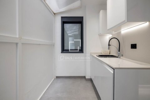 Apartment for sale in Barcelona, Spain 6 bedrooms, 201 sq.m. No. 192675 - photo 25