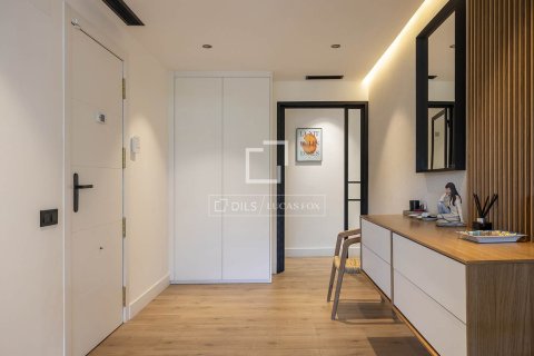 Apartment for sale in Barcelona, Spain 6 bedrooms, 201 sq.m. No. 192675 - photo 12