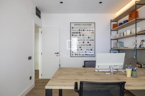 Apartment for sale in Barcelona, Spain 6 bedrooms, 201 sq.m. No. 192675 - photo 21