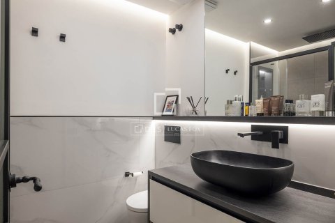 Apartment for sale in Barcelona, Spain 6 bedrooms, 201 sq.m. No. 192675 - photo 16