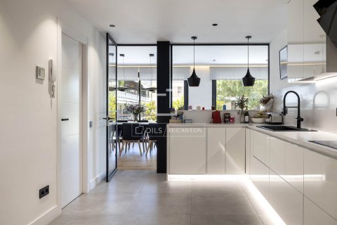 Apartment for sale in Barcelona, Spain 6 bedrooms, 201 sq.m. No. 192675 - photo 9