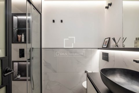 Apartment for sale in Barcelona, Spain 6 bedrooms, 201 sq.m. No. 192675 - photo 15