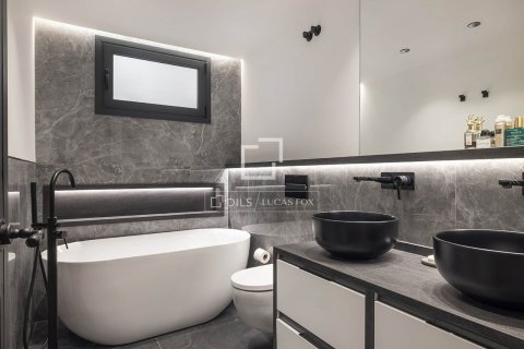 Apartment for sale in Barcelona, Spain 6 bedrooms, 201 sq.m. No. 192675 - photo 13