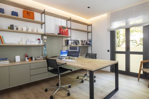 Apartment for sale in Barcelona, Spain 6 bedrooms, 201 sq.m. No. 192675 - photo 20
