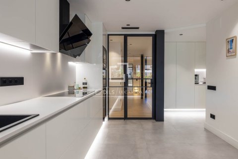 Apartment for sale in Barcelona, Spain 6 bedrooms, 201 sq.m. No. 192675 - photo 11