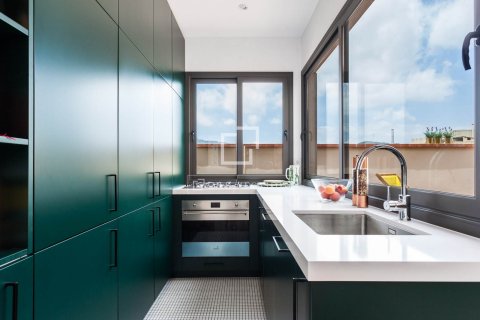 Kattohuoneisto myytävänä Barcelona, Espanja, 1 makuuhuone, 52 m2 No. 192679 - kuva 4