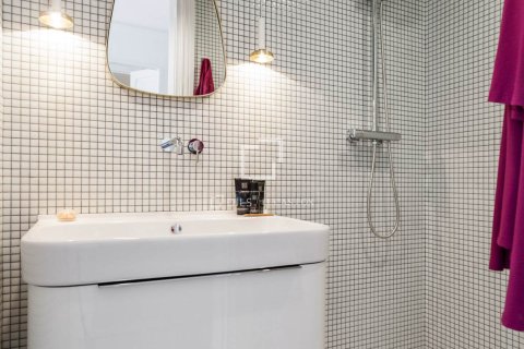 Kattohuoneisto myytävänä Barcelona, Espanja, 1 makuuhuone, 52 m2 No. 192679 - kuva 13