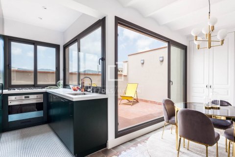 Kattohuoneisto myytävänä Barcelona, Espanja, 1 makuuhuone, 52 m2 No. 192679 - kuva 3