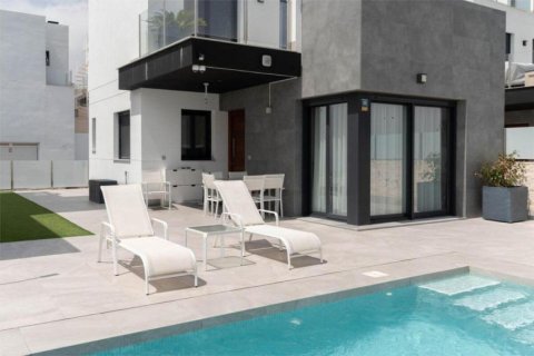 Hus till salu Torrevieja, Alicante, Spanien 3 sovrum, 175 kvm. Nr. 139779 - foto 2