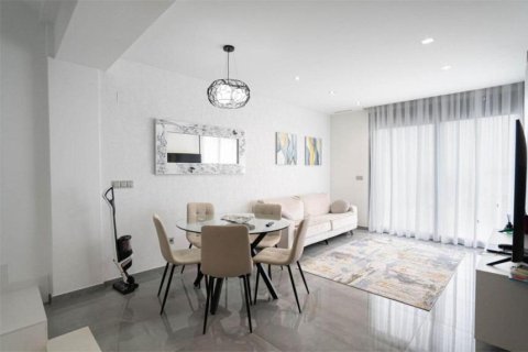 Hus till salu Torrevieja, Alicante, Spanien 3 sovrum, 175 kvm. Nr. 139779 - foto 6